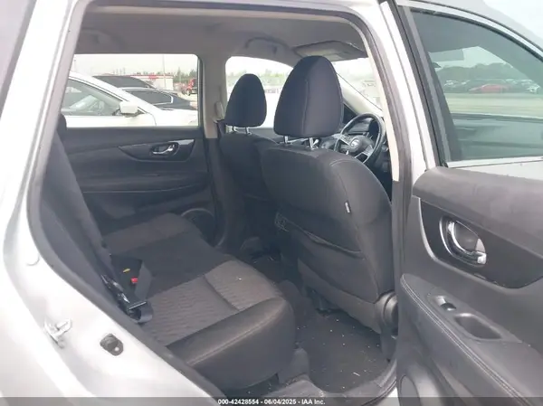 KNMAT2MV9HP552905 2017 NISSAN ROGUE - Image 8