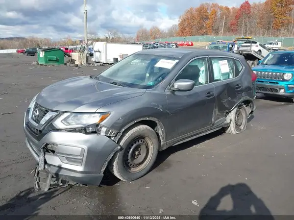 KNMAT2MV9HP555495 2017 NISSAN ROGUE - Image 2