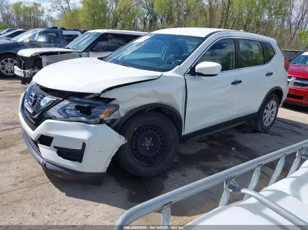 KNMAT2MV9HP555609 2017 NISSAN ROGUE - Image 2