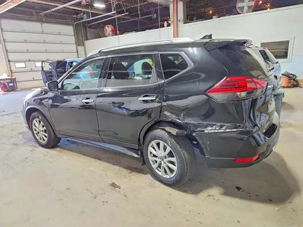 KNMAT2MV9HP557215 2017 NISSAN ROGUE - Image 2