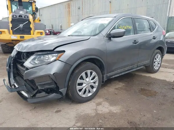 KNMAT2MV9HP558137 2017 NISSAN ROGUE - Image 2