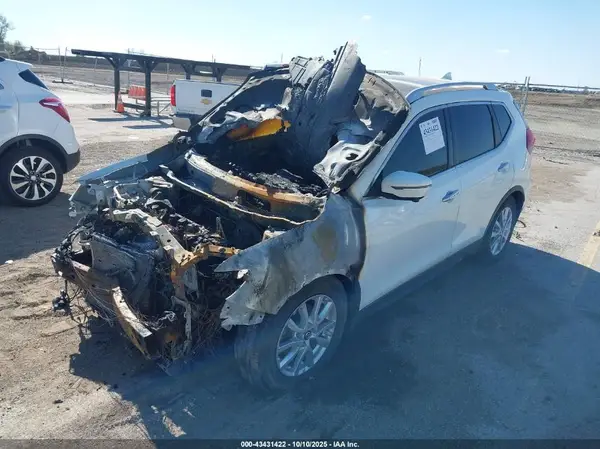 KNMAT2MV9HP562060 2017 NISSAN ROGUE - Image 2