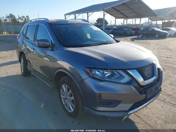 KNMAT2MV9HP578467 2017 NISSAN ROGUE - Image 1