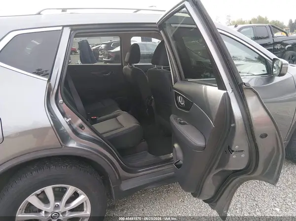 KNMAT2MV9HP579506 2017 NISSAN ROGUE - Image 8
