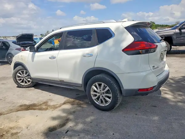 KNMAT2MV9HP579585 2017 NISSAN ROGUE - Image 2