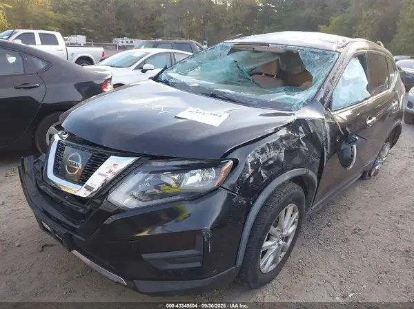 KNMAT2MV9HP582048 2017 NISSAN ROGUE - Image 2