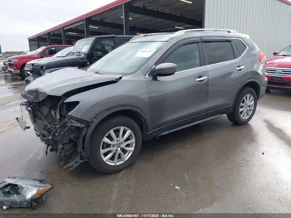 KNMAT2MV9HP582387 2017 NISSAN ROGUE - Image 2
