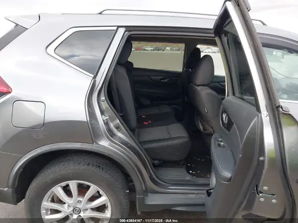 KNMAT2MV9HP582387 2017 NISSAN ROGUE - Image 8