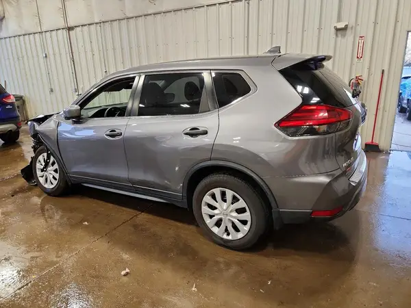 KNMAT2MV9HP586309 2017 NISSAN ROGUE - Image 2