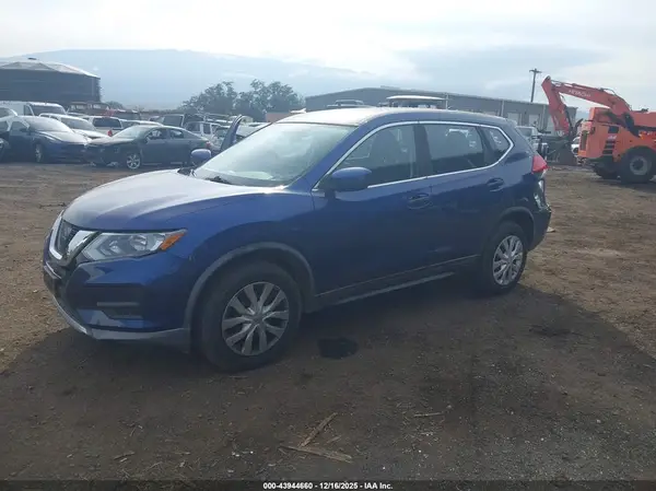 KNMAT2MV9HP587105 2017 NISSAN ROGUE - Image 2