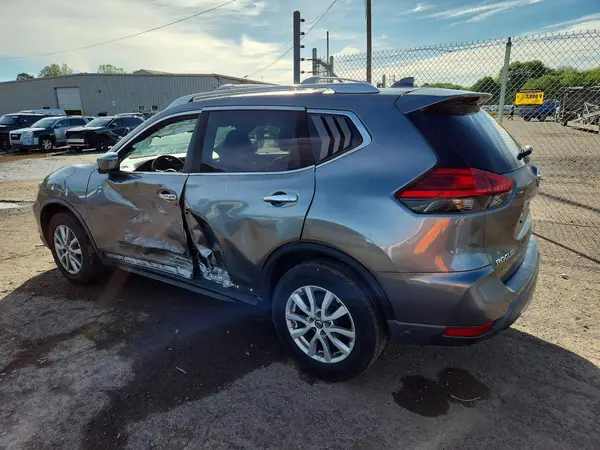 KNMAT2MV9HP592594 2017 NISSAN ROGUE - Image 2