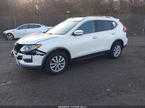 KNMAT2MV9HP592966 2017 NISSAN ROGUE - Image 2