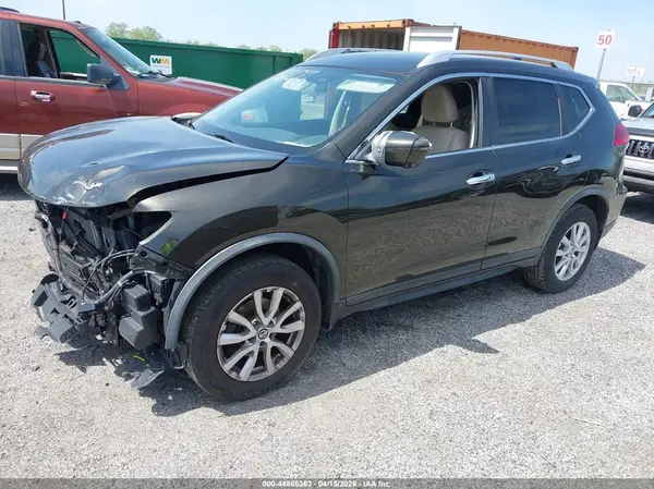 KNMAT2MV9HP601360 2017 NISSAN ROGUE - Image 2