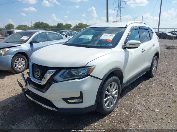 KNMAT2MV9HP602539 2017 NISSAN ROGUE - Image 2