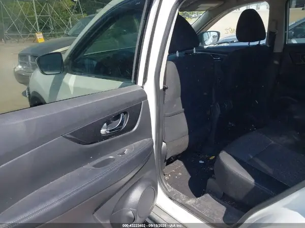 KNMAT2MV9HP602539 2017 NISSAN ROGUE - Image 8