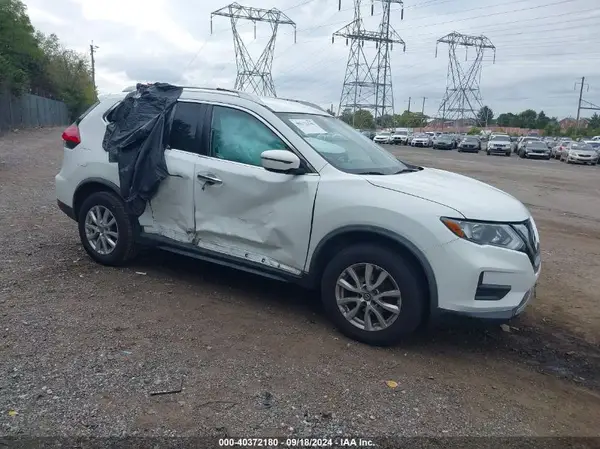 KNMAT2MV9HP604372 2017 NISSAN ROGUE - Image 1