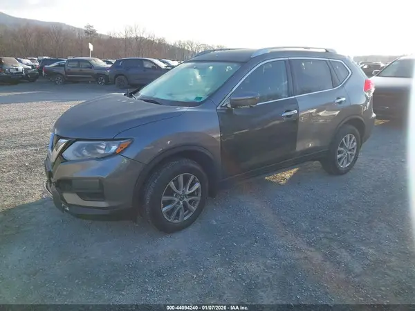 KNMAT2MV9HP611483 2017 NISSAN ROGUE - Image 2