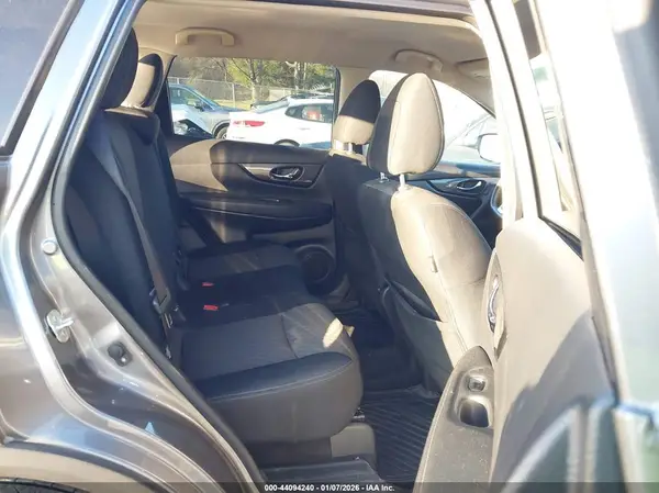 KNMAT2MV9HP611483 2017 NISSAN ROGUE - Image 8