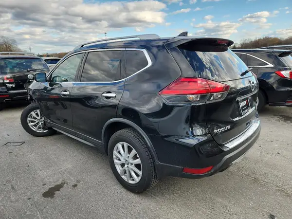 KNMAT2MV9HP613069 2017 NISSAN ROGUE - Image 2