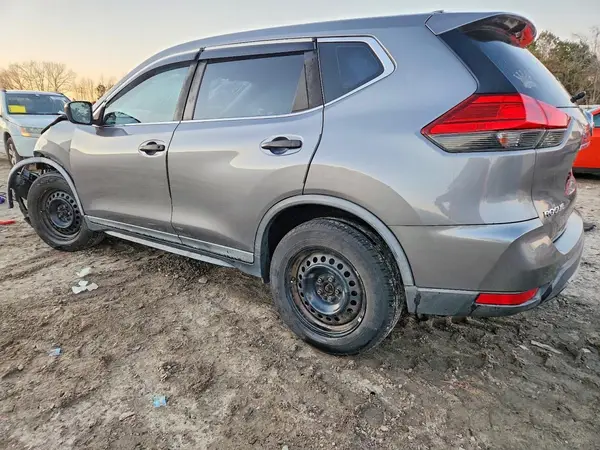 KNMAT2MV9HP613850 2017 NISSAN ROGUE - Image 2