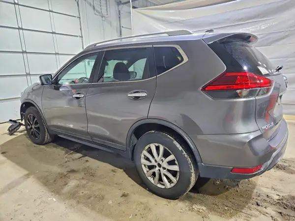 KNMAT2MV9HP615596 2017 NISSAN ROGUE - Image 2