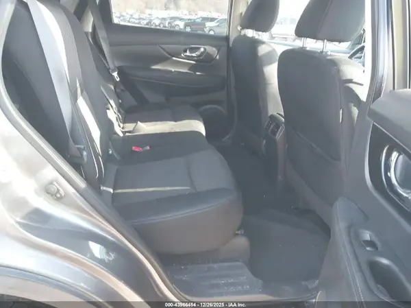 KNMAT2MV9HP616375 2017 NISSAN ROGUE - Image 8