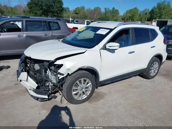 KNMAT2MV9JP501149 2018 NISSAN ROGUE - Image 2