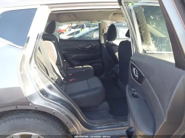 KNMAT2MV9JP506383 2018 NISSAN ROGUE - Image 8