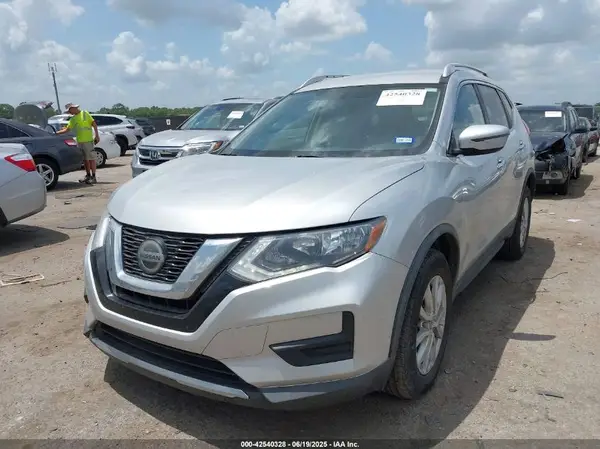 KNMAT2MV9JP513611 2018 NISSAN ROGUE - Image 2