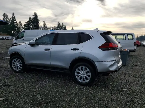 KNMAT2MV9JP519974 2018 NISSAN ROGUE - Image 2