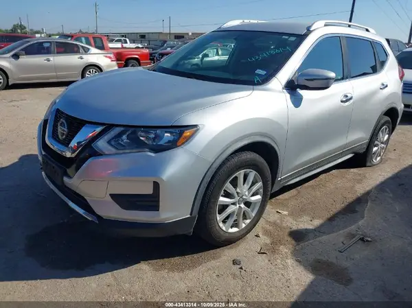 KNMAT2MV9JP529257 2018 NISSAN ROGUE - Image 2