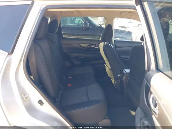 KNMAT2MV9JP529257 2018 NISSAN ROGUE - Image 8