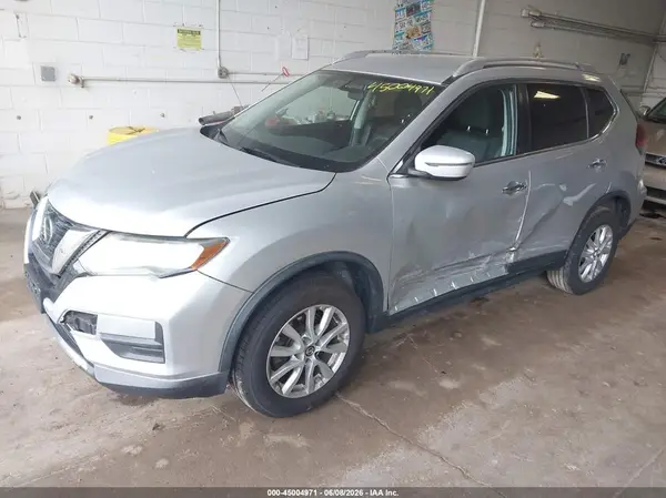 KNMAT2MV9JP529551 2018 NISSAN ROGUE - Image 2