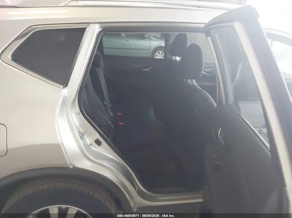 KNMAT2MV9JP529551 2018 NISSAN ROGUE - Image 8