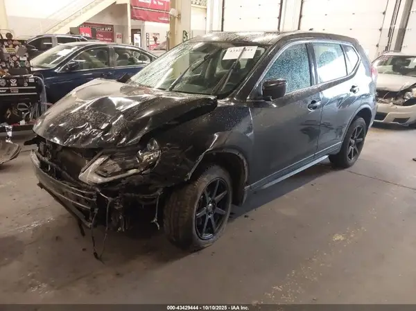 KNMAT2MV9JP535852 2018 NISSAN ROGUE - Image 2