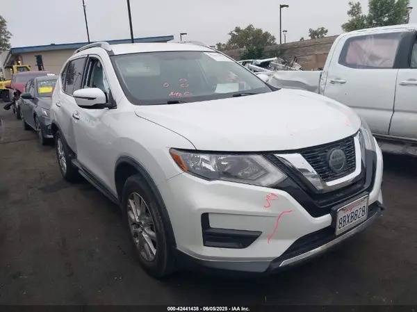 KNMAT2MV9JP542638 2018 NISSAN ROGUE - Image 1