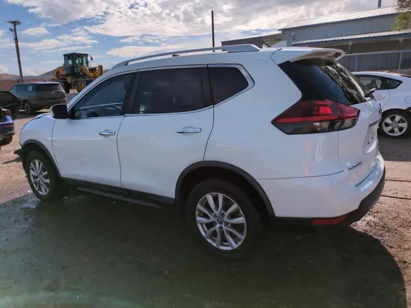 KNMAT2MV9JP542767 2018 NISSAN ROGUE - Image 2