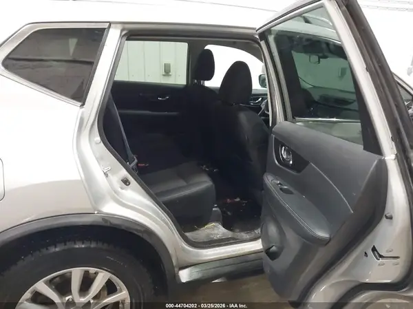 KNMAT2MV9JP543255 2018 NISSAN ROGUE - Image 8