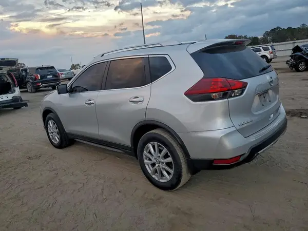 KNMAT2MV9JP544633 2018 NISSAN ROGUE - Image 2