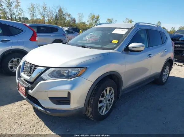 KNMAT2MV9JP556104 2018 NISSAN ROGUE - Image 2