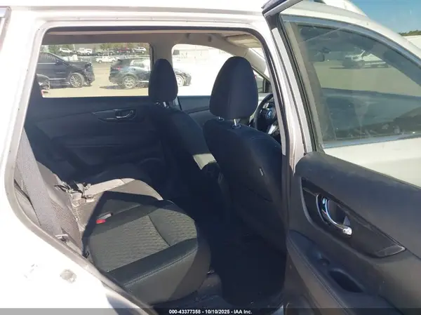 KNMAT2MV9JP556104 2018 NISSAN ROGUE - Image 8
