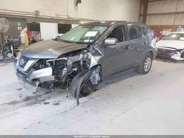 KNMAT2MV9JP556541 2018 NISSAN ROGUE - Image 2