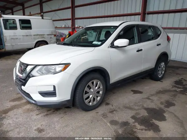KNMAT2MV9JP563280 2018 NISSAN ROGUE - Image 2