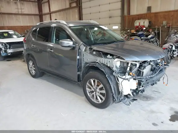 KNMAT2MV9JP574926 2018 NISSAN ROGUE - Image 1