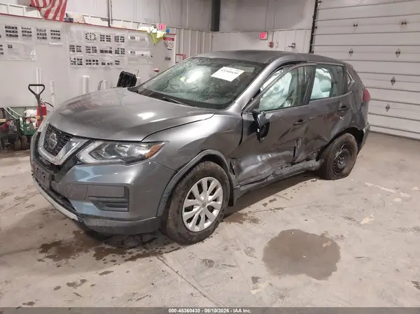 KNMAT2MV9JP588177 2018 NISSAN ROGUE - Image 2