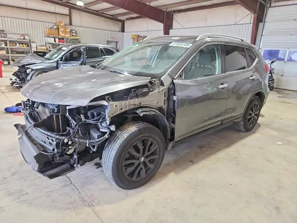 KNMAT2MV9JP613210 2018 NISSAN ROGUE - Image 1
