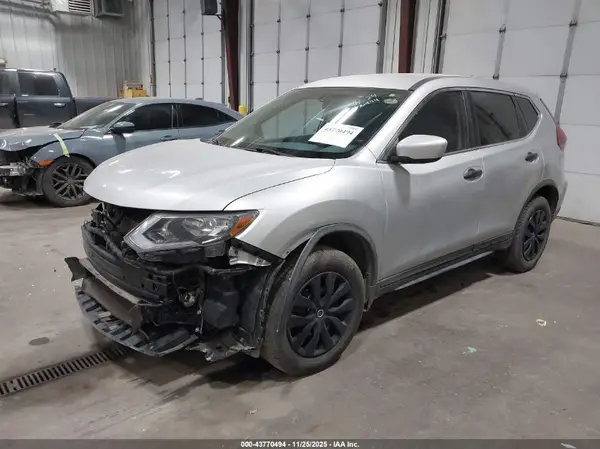 KNMAT2MV9JP614499 2018 NISSAN ROGUE - Image 2