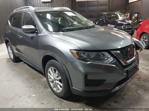 KNMAT2MV9JP617466 2018 NISSAN ROGUE - Image 1