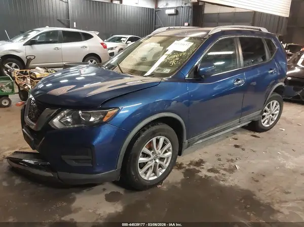 KNMAT2MV9JP617788 2018 NISSAN ROGUE - Image 2