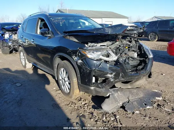 KNMAT2MV9JP619105 2018 NISSAN ROGUE - Image 1